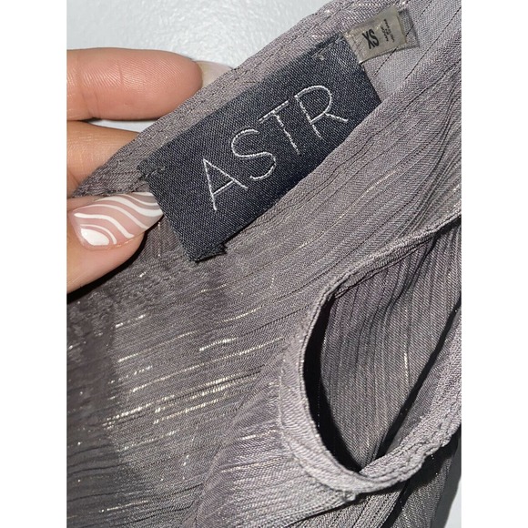 ASTR Silver Gray drape sleeveless Blouse - Picture 5 of 7